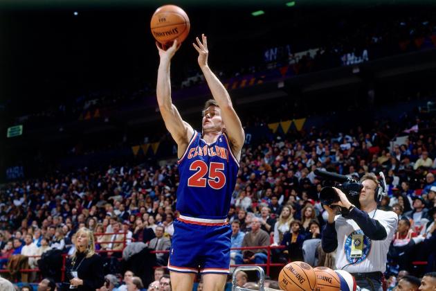 Mark Price of the Cleveland Cavaliers shooting the ball
