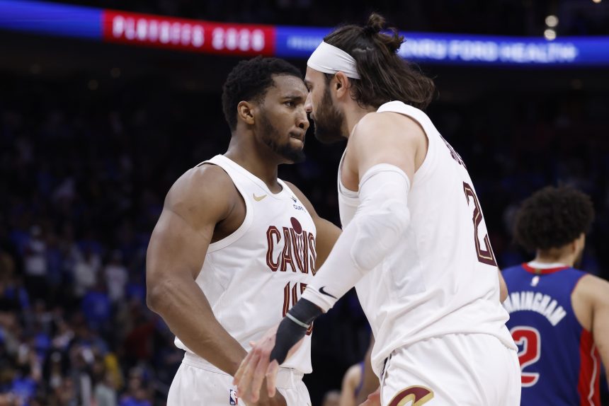 Donovan Mitchell and Max Strus